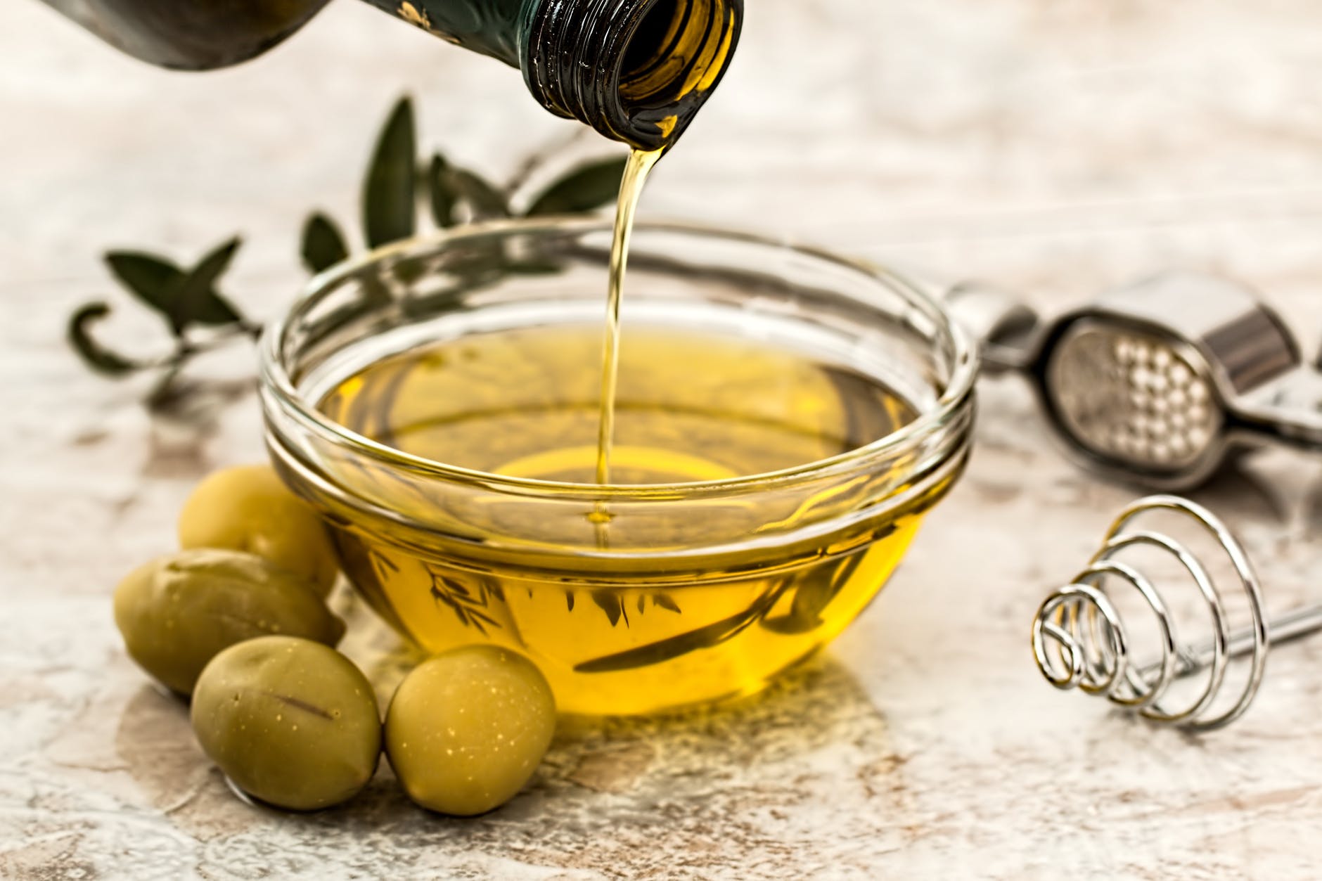 L'olio d’oliva ci renderà più intelligenti olive oil salad dressing cooking olive